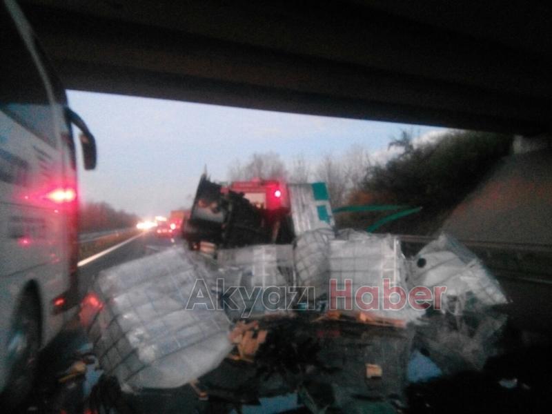 KİMYASAL MADDE YÜKLÜ 2 TIR ÇARPIŞTI