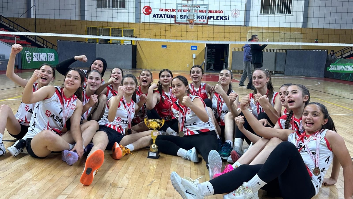 Kız Voleybol Takımı şampiyon oldu