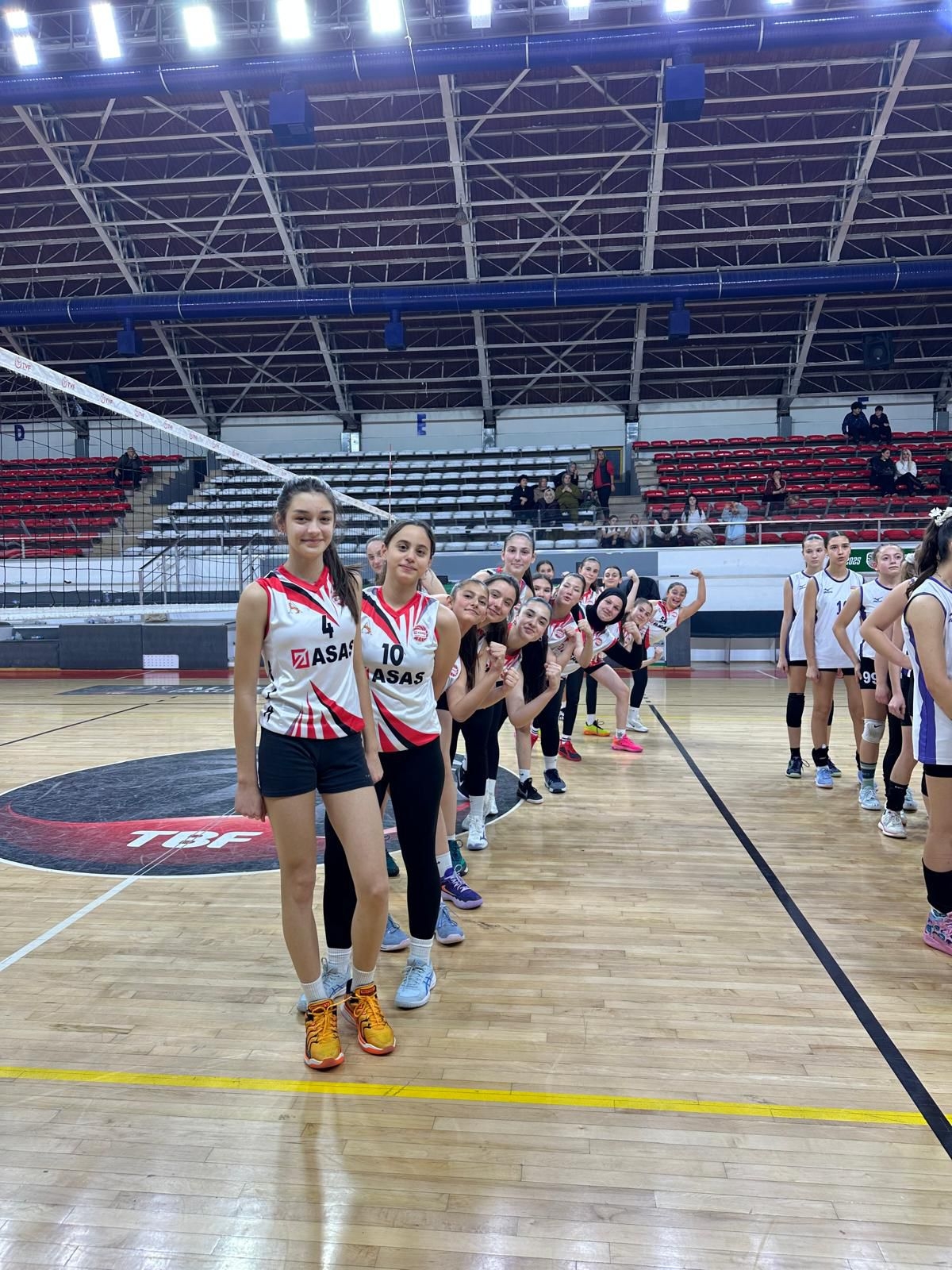 Kız Voleybol Takımı şampiyon oldu