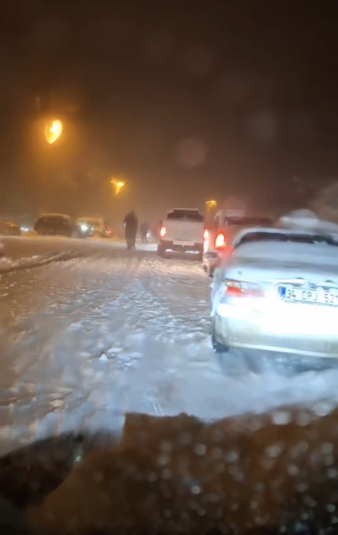 Kızak merkezine giden araçlar karda ilerleyemedi