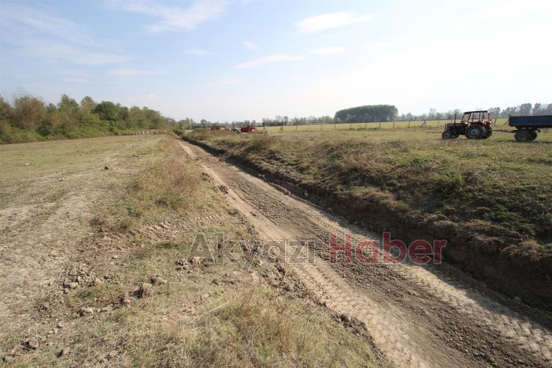 KIZILCIKORMAN VE AKTARLA MAHALLLESİNDE KANAL TEMİZLİĞİ