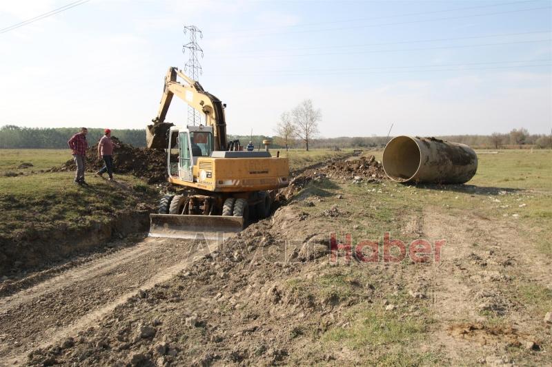 KIZILCIKORMAN VE AKTARLA MAHALLLESİNDE KANAL TEMİZLİĞİ