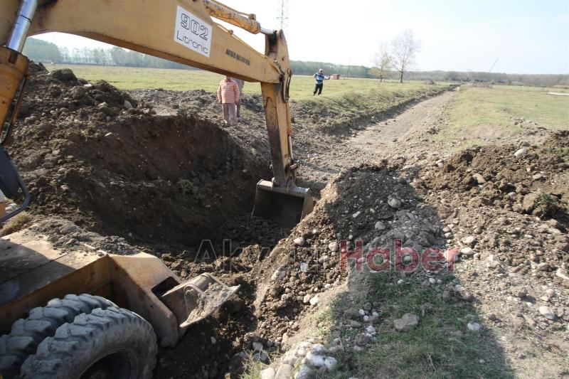 KIZILCIKORMAN VE AKTARLA MAHALLLESİNDE KANAL TEMİZLİĞİ