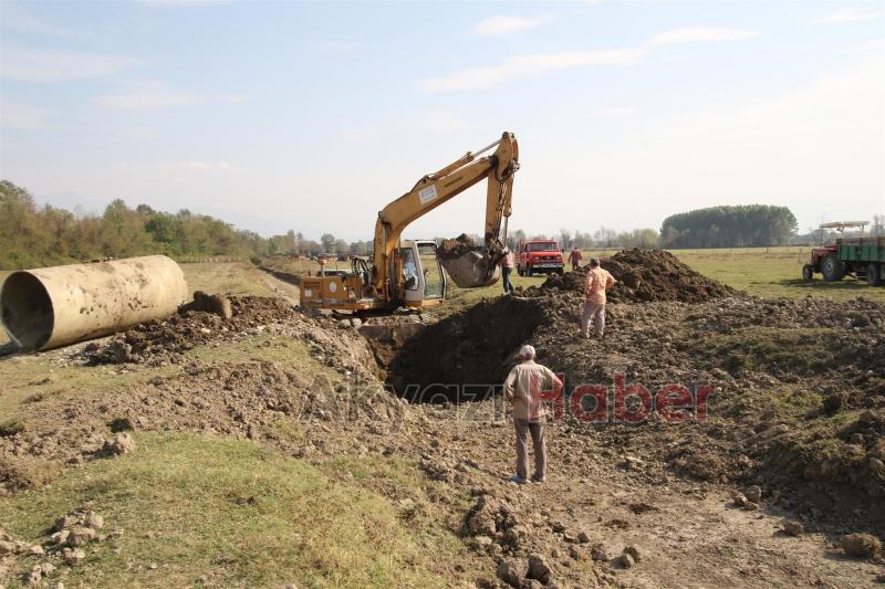 KIZILCIKORMAN VE AKTARLA MAHALLLESİNDE KANAL TEMİZLİĞİ