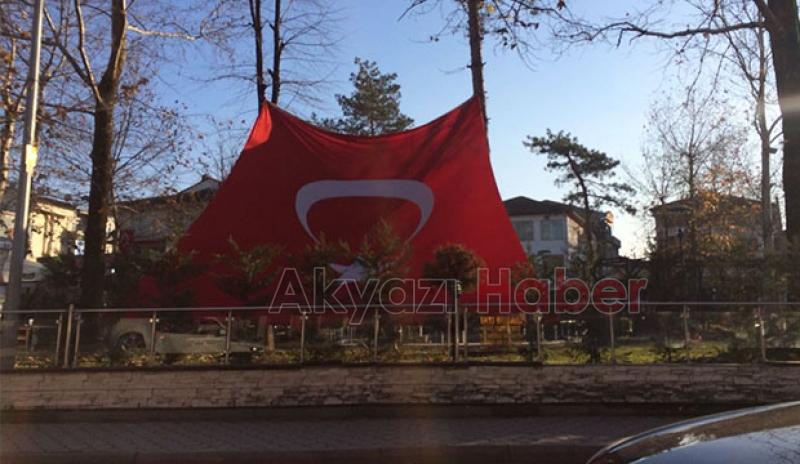 KNN54 Parkına Dev Bayrak Asıldı
