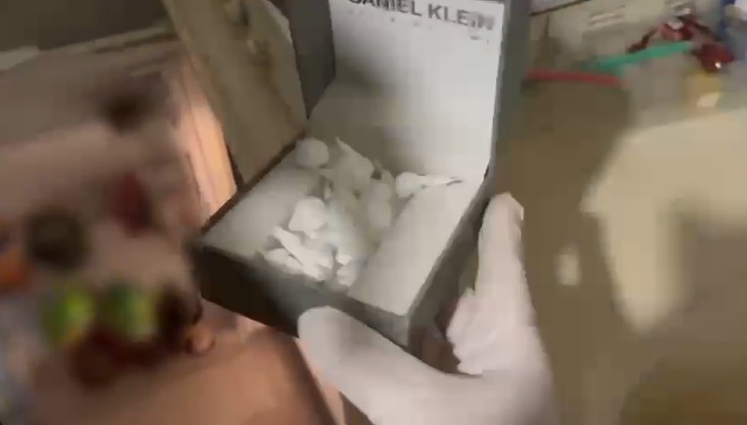 Kokaini mücevher kutusuna zulalamış