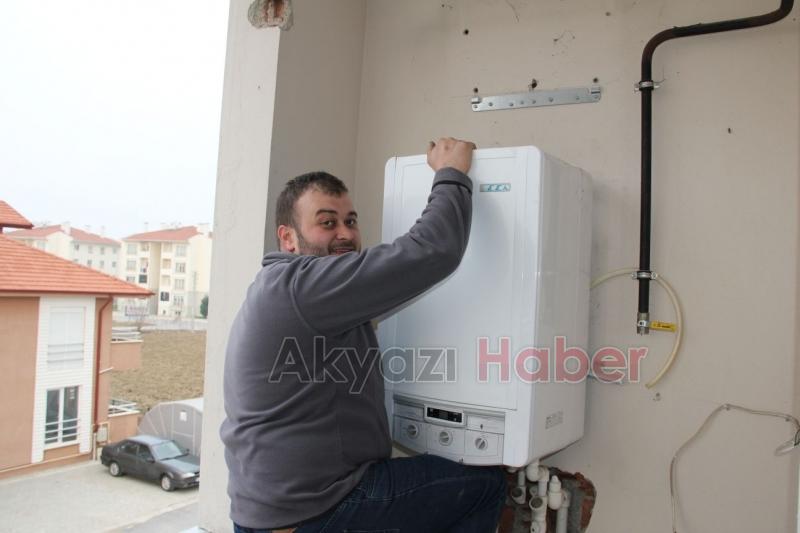 Yerinden düşen kombi korkuttu