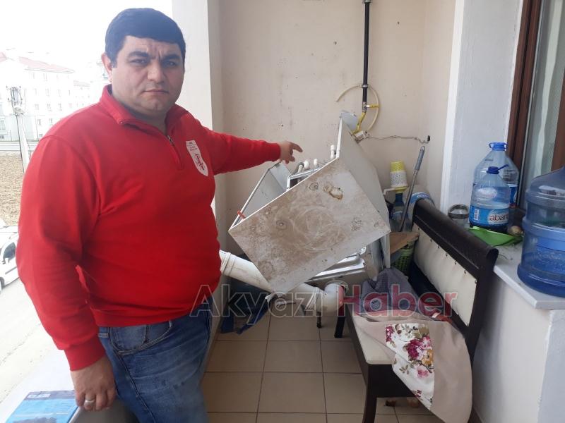 Yerinden düşen kombi korkuttu