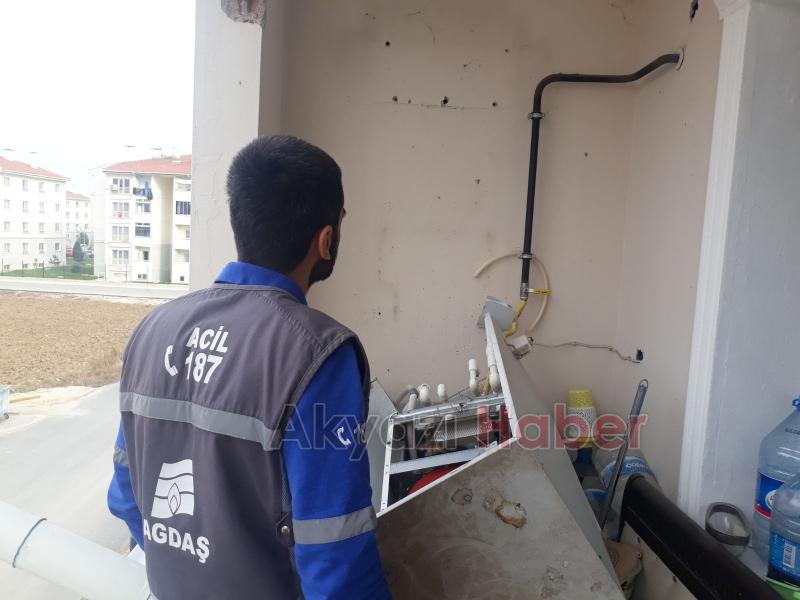 Yerinden düşen kombi korkuttu