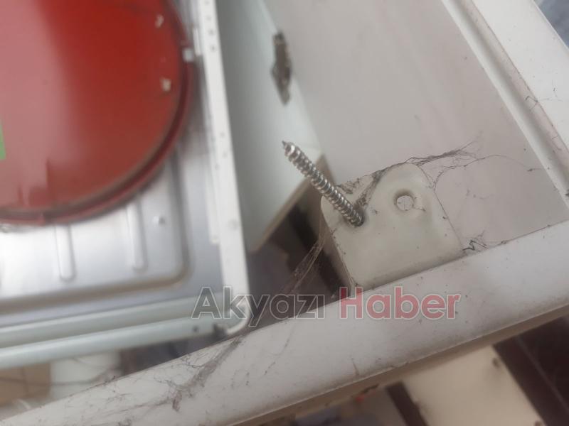 Yerinden düşen kombi korkuttu