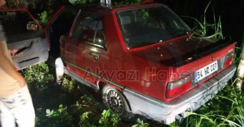 Kontrolden çıkan otomobil ağaca çarptı