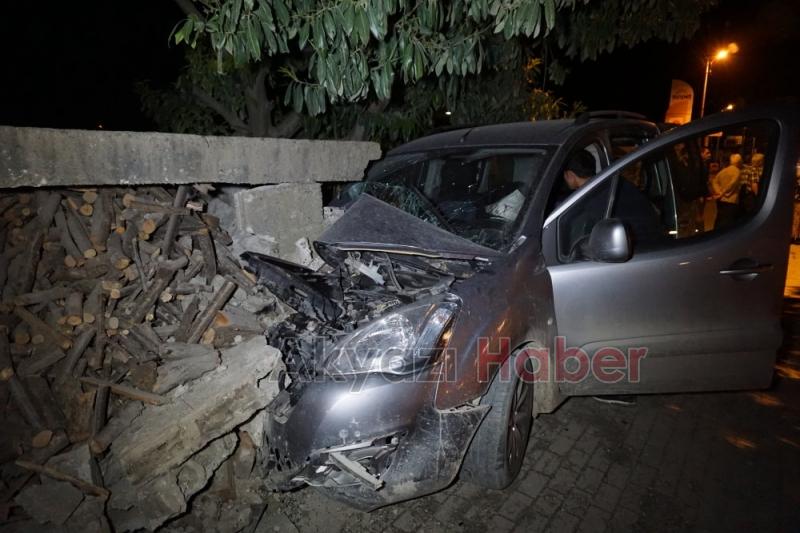  Kontrolden Çıkan Araç Odunluğa Girdi