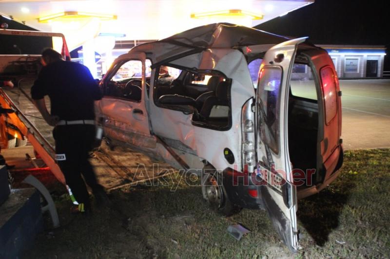 Kontrolden Çıkan Otomobil Petrole Daldı