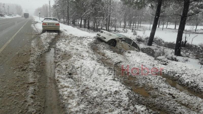Kontrolden Çıkan Otomobil Şarampole Yuvarlandı