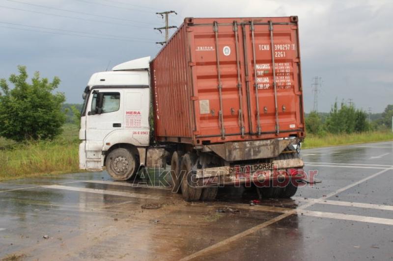 Kontrolden Çıkan Tır Karşı Şeride Geçti
