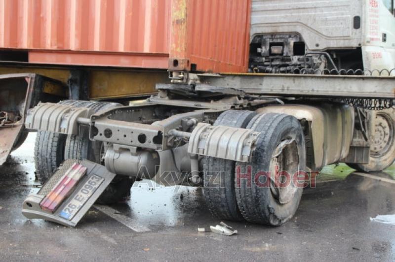 Kontrolden Çıkan Tır Karşı Şeride Geçti