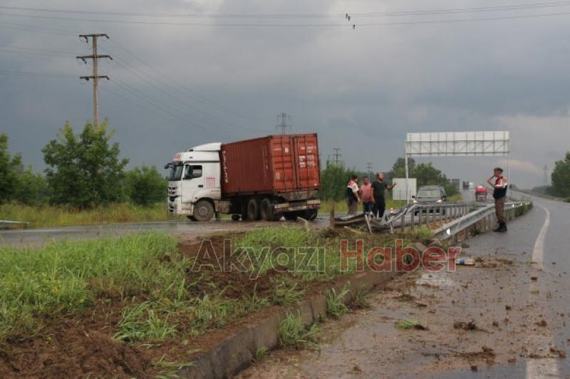 Kontrolden Çıkan Tır Karşı Şeride Geçti