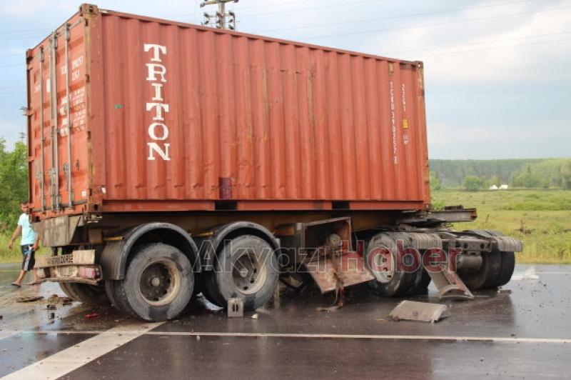 Kontrolden Çıkan Tır Karşı Şeride Geçti