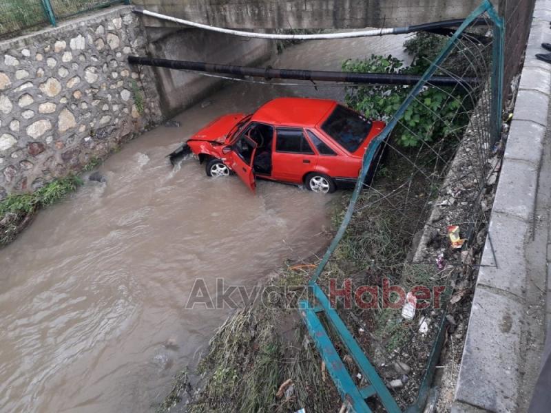 Kontrolden Çıktı Dereye Uçtu