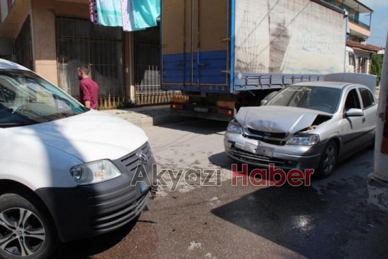  Kontrolsüz Çıkış Yapan Otomobil Kazaya Sebebiyet Verdi