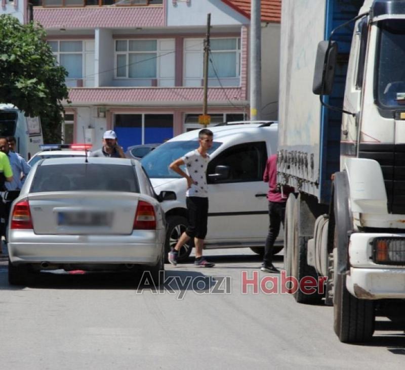  Kontrolsüz Çıkış Yapan Otomobil Kazaya Sebebiyet Verdi