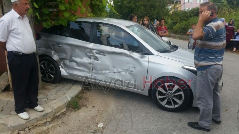 Kontrolsüz çıkış yapan otomobile Beton Mikseri Çarptı