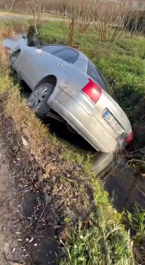 Kontrolü kaybetti, kanala uçtu