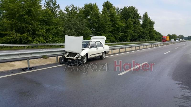 Kontrolünü Kaybeden Otomobil Bariyerlere Çarptı