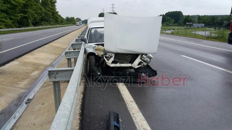 Kontrolünü Kaybeden Otomobil Bariyerlere Çarptı