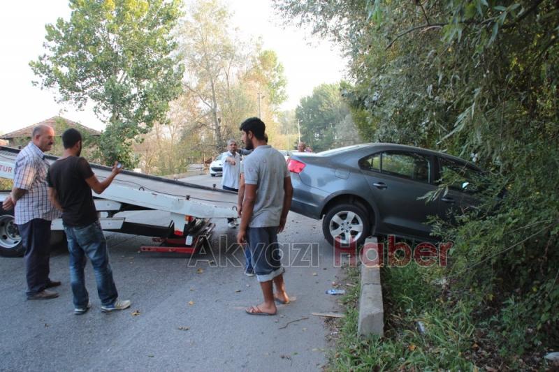 Kontrolünü Kaybeden Otomobil Yol Kenarına Uçtu