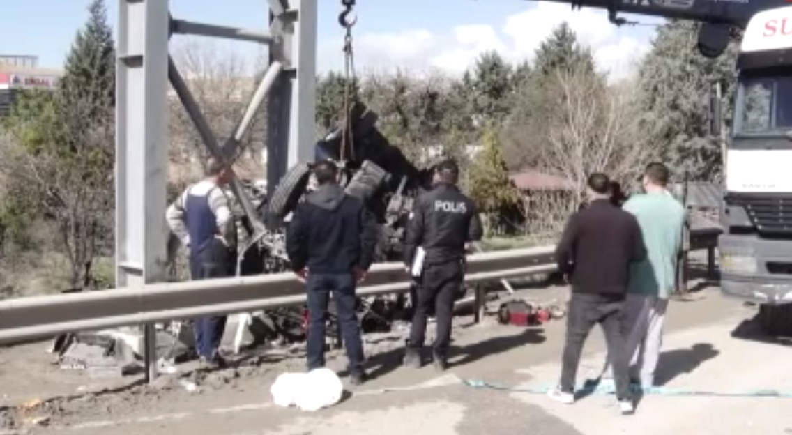 Korkunç kaza: 5 ölü, 10'dan fazla yaralı