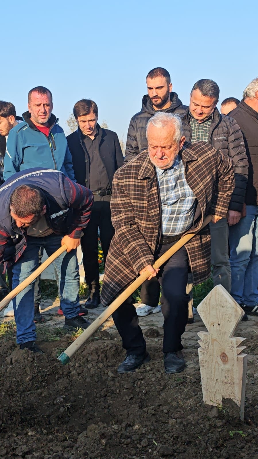 Köye ilaç götürürken kazada hayatını kaybetmişti, toprağa verildi