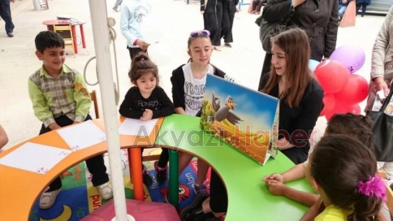 Kreş Öğrencileri Yolları Boyadılar