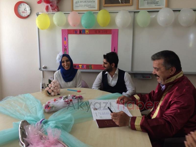 KÜÇÜCEK CUMHURİYET ORTAOKULUNDA NİKAH MERASİMİ