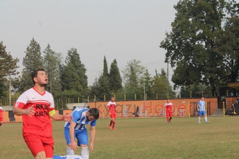 Küçücek Evinde Galip Geldi 