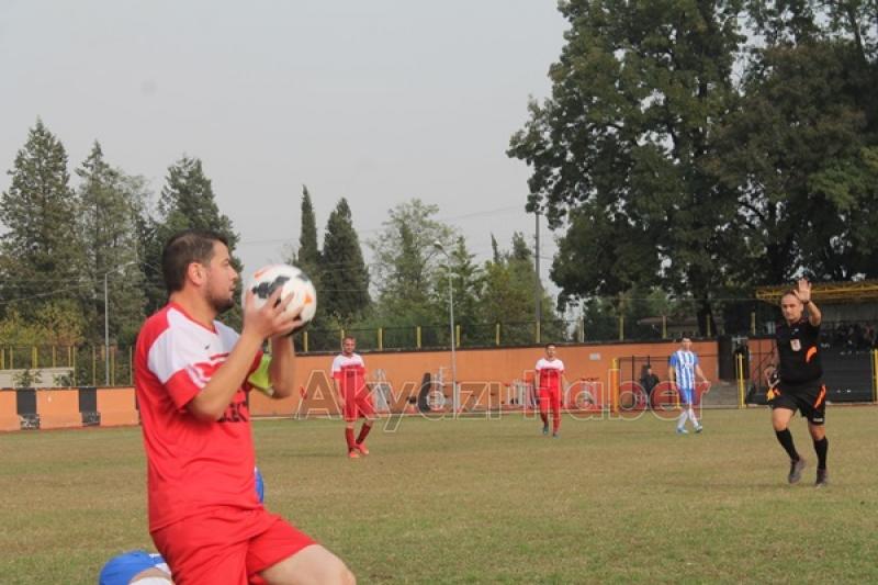 Küçücek Evinde Galip Geldi 