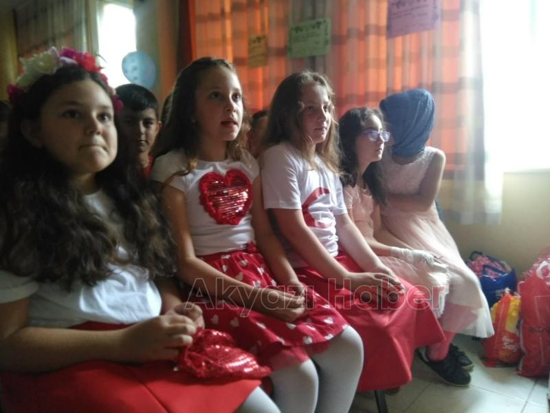  Küçücek İlkokulu'nda Resim Sergisi