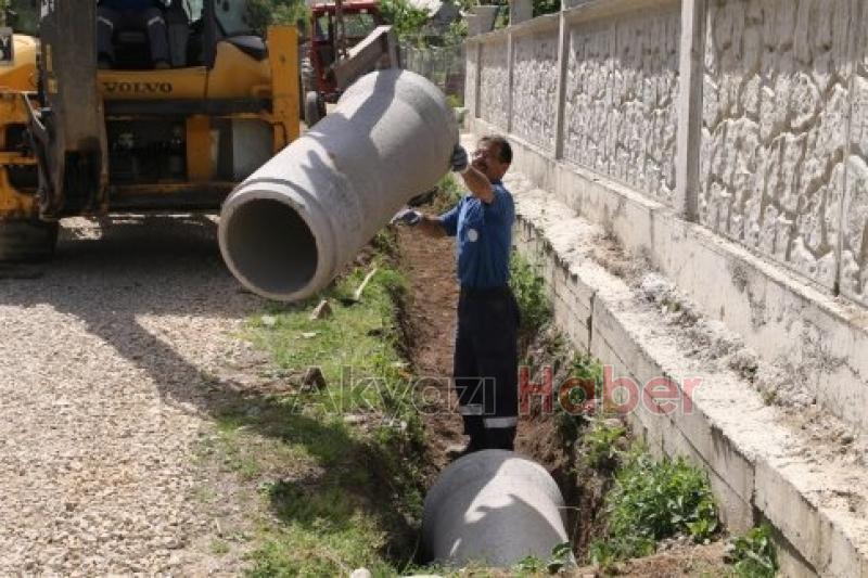 KÜÇÜCEK MAHALLESİNDE ALT YAPI HİZMETLERİ DEVAM EDİYOR