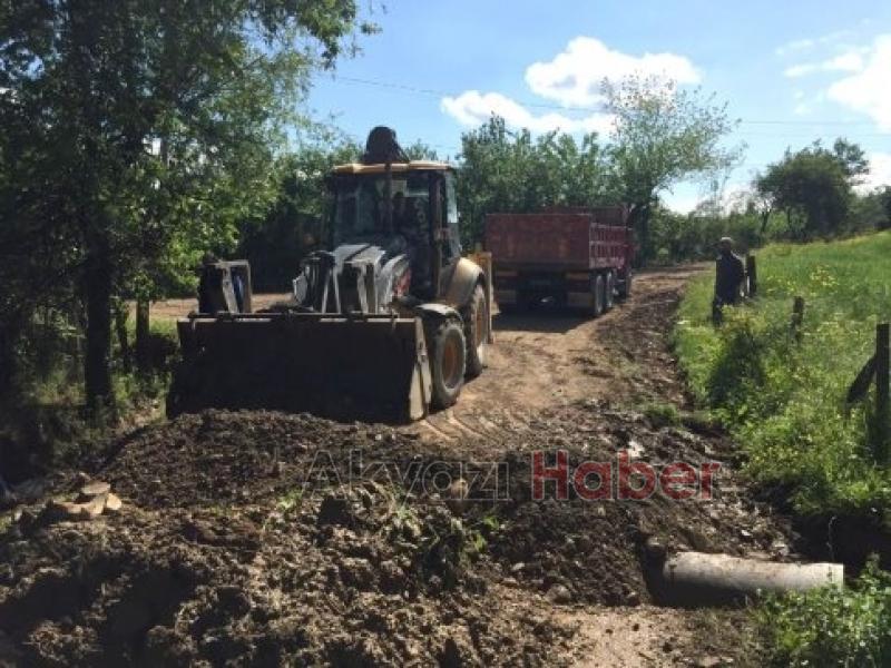 KÜÇÜCEK MAHALLESİNDE ALT YAPI HİZMETLERİ DEVAM EDİYOR