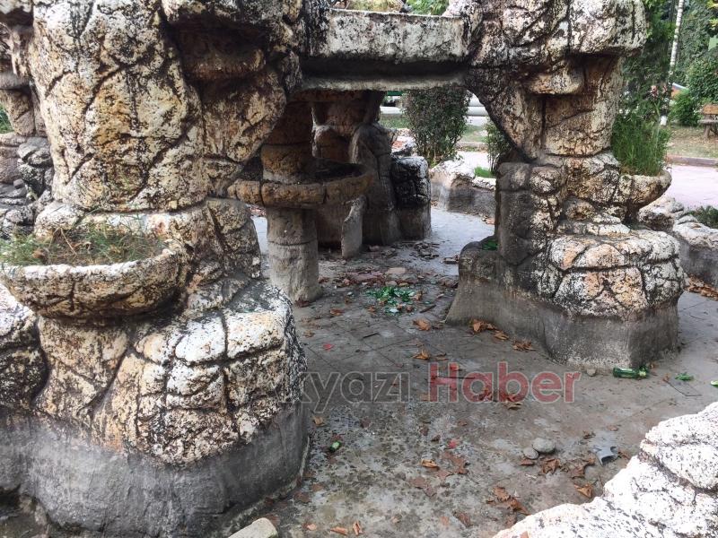 Küçücek Merkezde ki Kullanılmayan Çay Bahçesi Bakım İstiyor