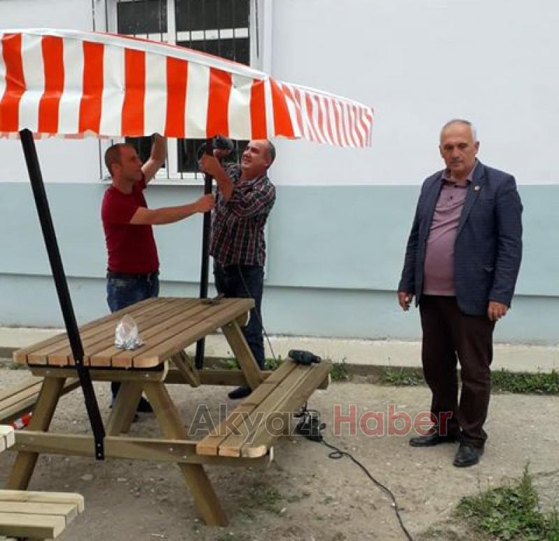 Küçücek Okuluna 8 Adet Oturak Hediye Edildi