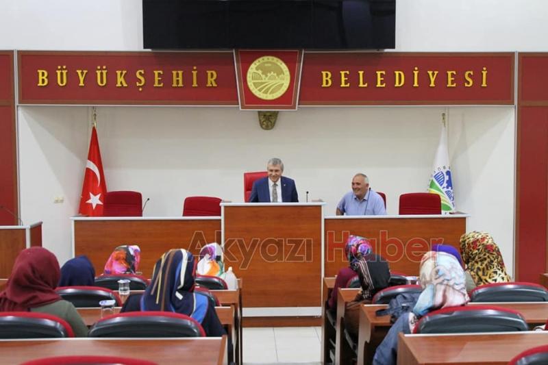 Küçücekli Bayanlar Ekrem Yüce İle Bir Araya Geldi