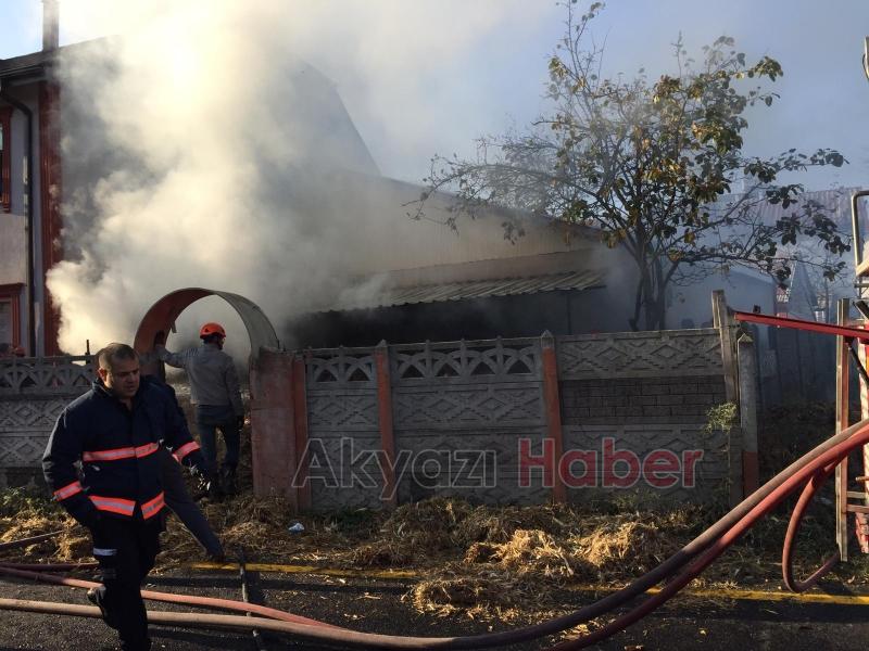 KARAPÜRÇEKTE SAMANLIKTA ÇIKAN YANGIN KORKUTTU