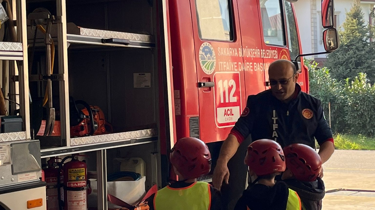Küçük Kahramanlar İtfaiyede Eğitim Aldı