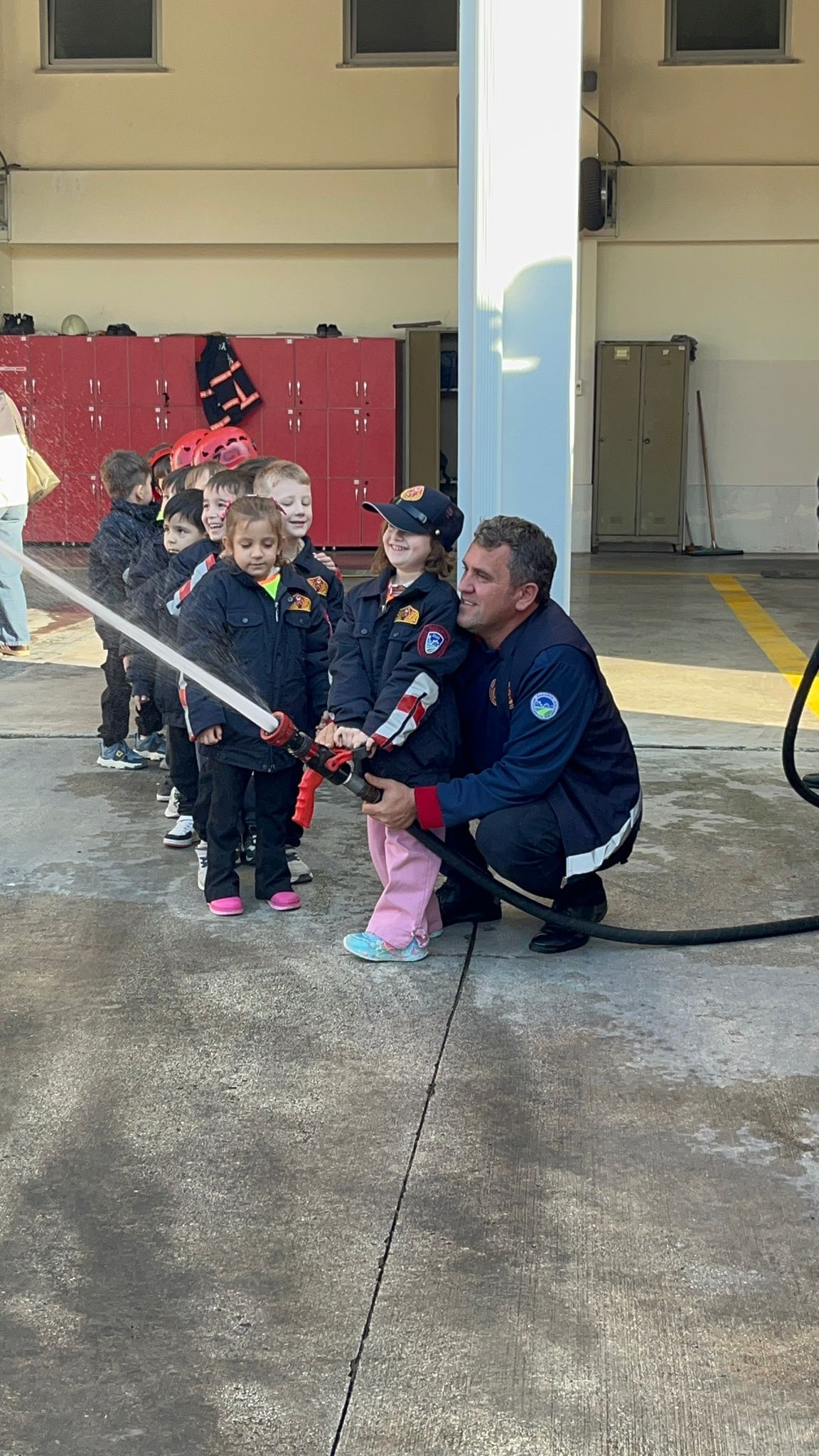 Küçük Kahramanlar İtfaiyede Eğitim Aldı