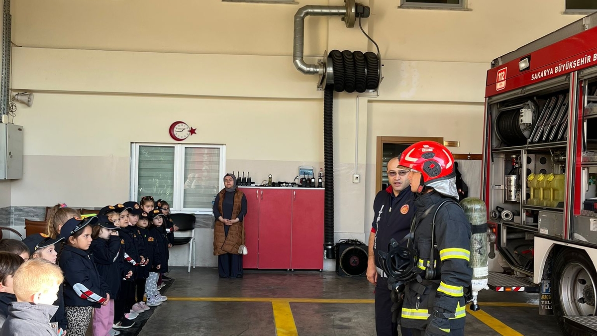 Küçük Kahramanlar İtfaiyede Eğitim Aldı