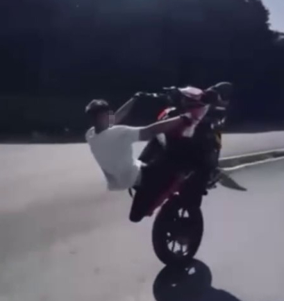 Kural tanımaz motosikletlinin ehliyetine el kondu