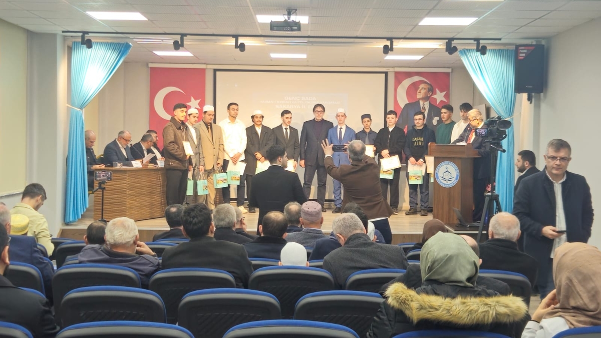 Kur’an-ı Kerim’i Güzel Okuma Yarışması’nda  Akyazılı öğrenci ikinci oldu