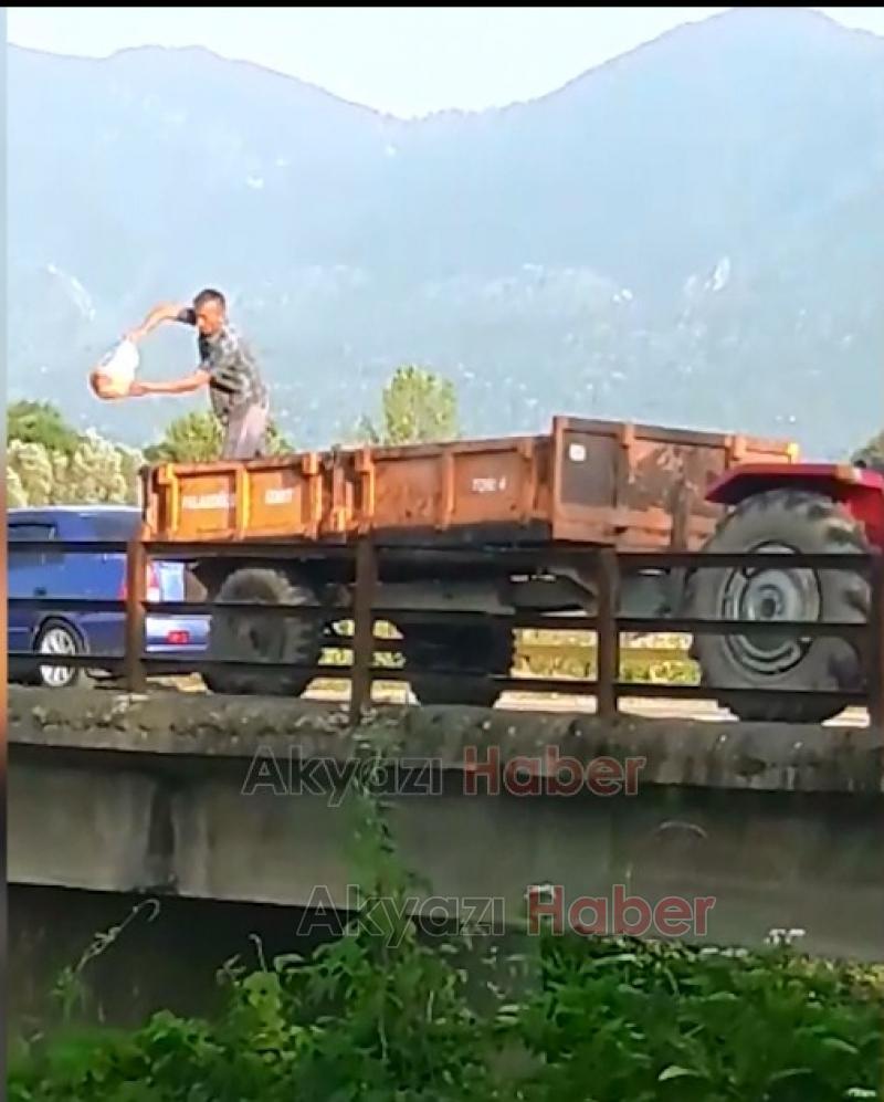Kurban atıklarını traktörle getirip Dereye attı