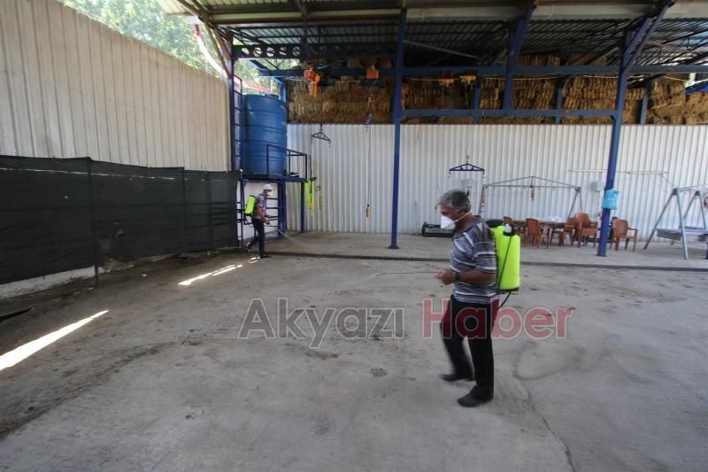 KURBAN KESİM YERLERİ HEM DENETLENİYOR HEM DE İLAÇLANIYOR